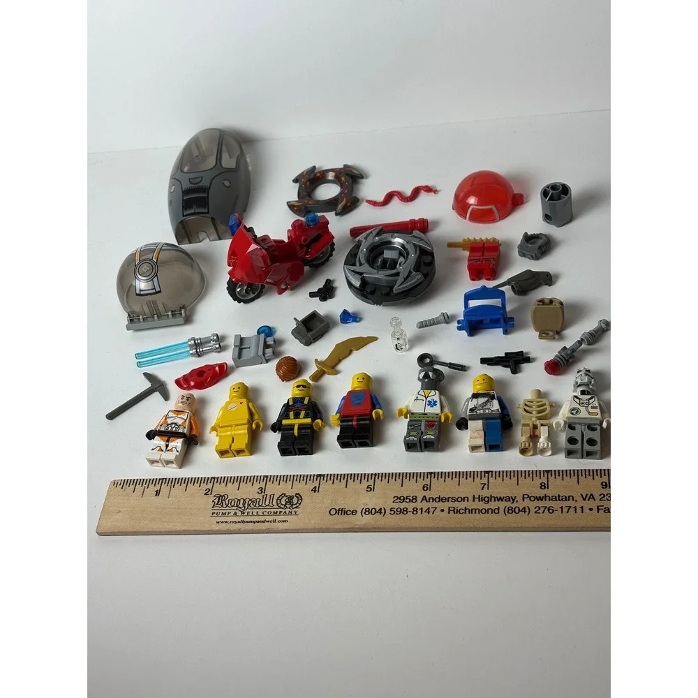 Mixed LEGO Minifigure & Accessory Lot Space Star Wars Castle Motorcycle Spinner